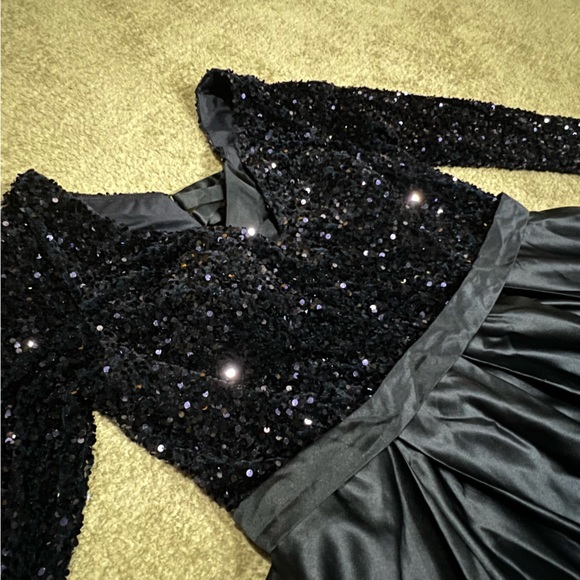 Navy blue sequin ball gown size 20-22 - Picture 4 of 7